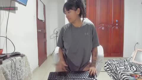 sweet_robyn online show from November 13, 5:10 am