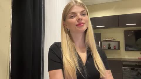 Snapshot of sweet_sinn_ chatting on September 17, 8:34 pm Mira online show from September 17, 8:34 pm