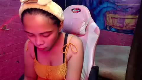 sweet_vina18 online show from November 4, 9:21 am