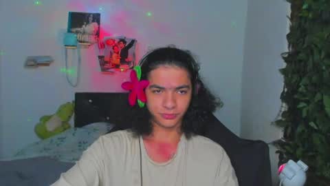 Steven independent model online show from April 18, 1:35 pm