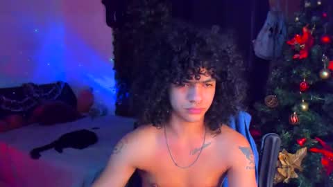 Steven independent model online show from December 18, 12:22 pm