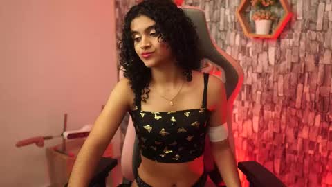 Salom independent model online show from December 20, 11:33 pm