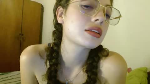 sweetcalm_ online show from May 26, 10:16 pm