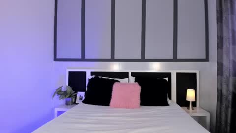 Eva Short hair girl  - Victoria Long red hair online show from February 9, 6:00 pm