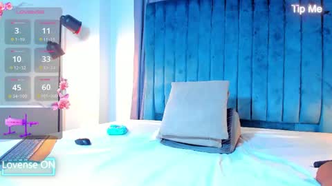 Mia online show from May 11, 2:45 pm
