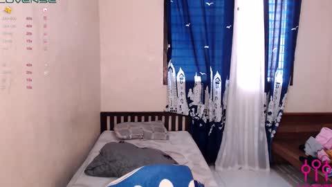 sweetkatniss online show from February 11, 6:19 am