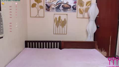 sweetkatniss online show from September 24, 4:08 am