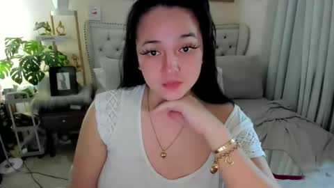 Snapshot of sweethoney369 chatting on September 28, 2:42 am Layla online show from September 28, 2:42 am