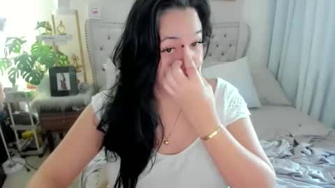 Snapshot of sweethoney369 chatting on September 9, 2:33 am Layla online show from September 9, 2:33 am