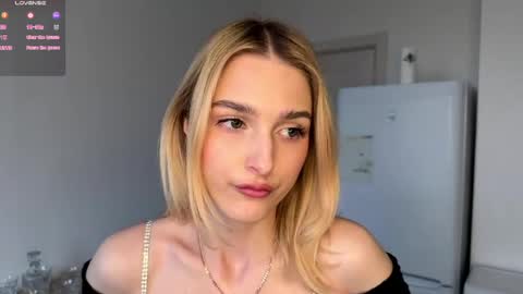 sweetilun online show from April 18, 1:35 pm