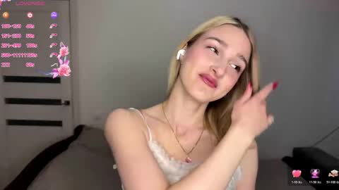 sweetilun online show from April 9, 1:50 pm