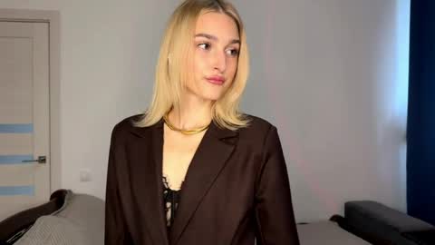 sweetilun online show from April 3, 10:44 am