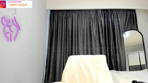 Snapshot of sweetlipsy chatting on October 3, 6:21 am sweetlipsy online show from October 3, 6:21 am