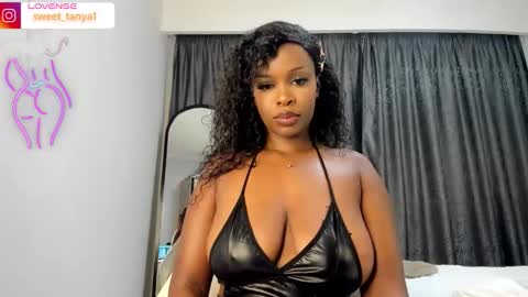 Snapshot of sweetlipsy chatting on October 7, 5:36 am sweetlipsy online show from October 7, 5:36 am