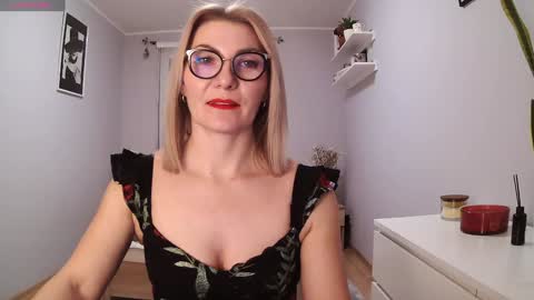 sweetmarthaaa online show from December 5, 3:44 pm