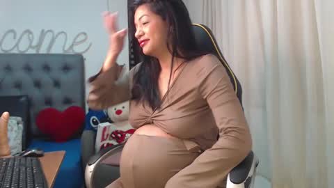 Snapshot of sweetmom12 chatting on February 16, 1:38 pm Sweetmom12 online show from February 16, 1:38 pm