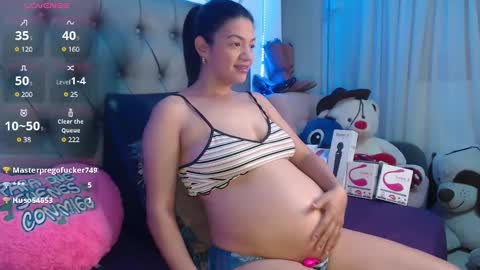 Snapshot of sweetmom12 chatting on December 3, 8:33 pm Sweetmom12 online show from December 3, 8:33 pm