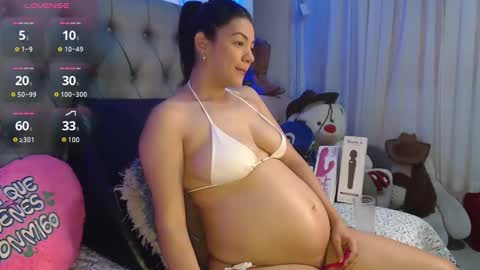 Snapshot of sweetmom12 chatting on December 1, 10:23 pm Sweetmom12 online show from December 1, 10:23 pm