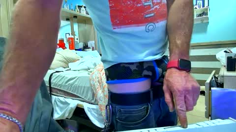 WeAim2PZzz online show from February 20, 8:36 pm