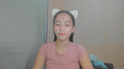 Mia online show from December 5, 2:59 pm