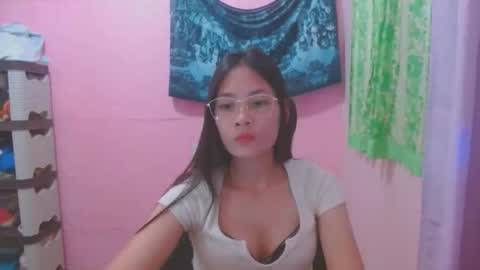 Mia online show from May 9, 1:28 pm