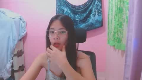 Mia online show from May 20, 1:17 pm
