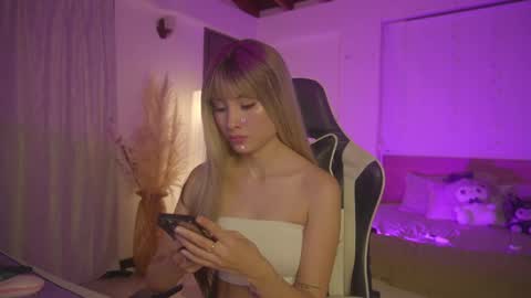 Cat independent model  online show from March 5, 3:18 am