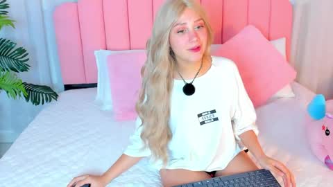 sweett_fire online show from April 18, 7:58 pm