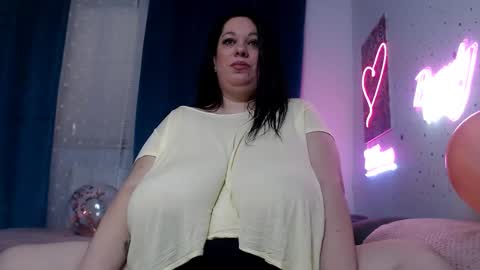 Snapshot of sweettm chatting on March 3, 3:32 pm Maya online show from March 3, 3:32 pm