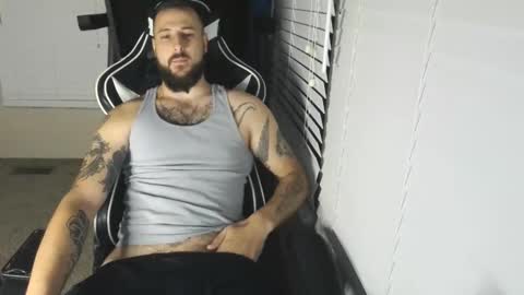 Snapshot of swoozy_ chatting on October 22, 3:53 am swoozy_ online show from October 22, 3:53 am