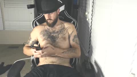 Snapshot of swoozy_ chatting on October 8, 12:29 am swoozy_ online show from October 8, 12:29 am