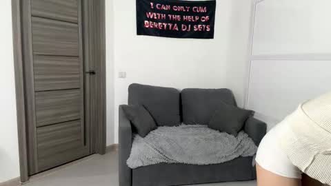 Mona online show from February 19, 5:23 pm