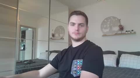 syl092 online show from March 11, 1:23 pm