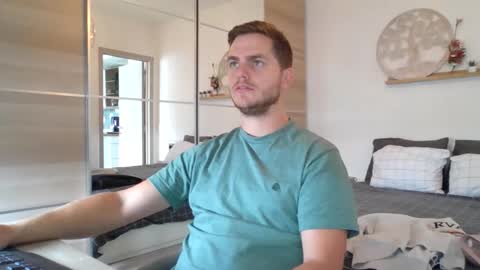 syl092 online show from October 5, 10:34 am