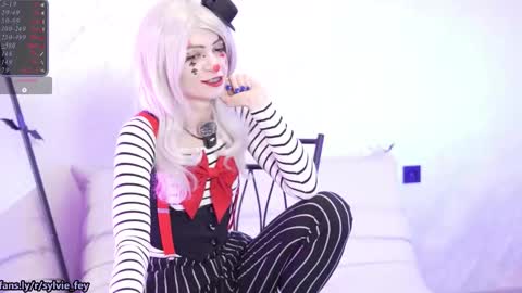 Sylvie online show from October 5, 11:01 pm