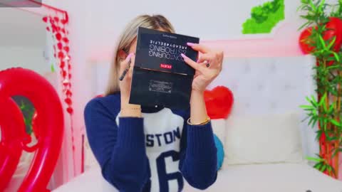 Arianna online show from February 14, 1:40 pm