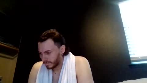 tallhungcloudyy online show from June 6, 9:31 pm