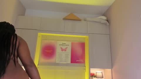 Tami online show from December 19, 7:42 pm