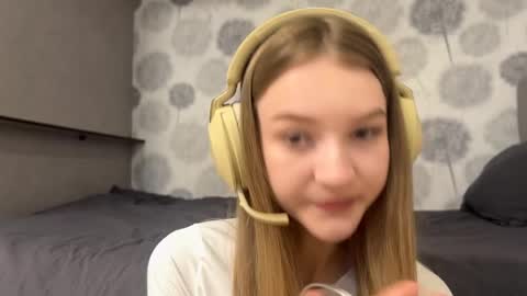 Melissa online show from April 1, 12:17 pm