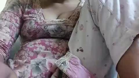 taniya_roy4628 online show from April 8, 4:32 pm