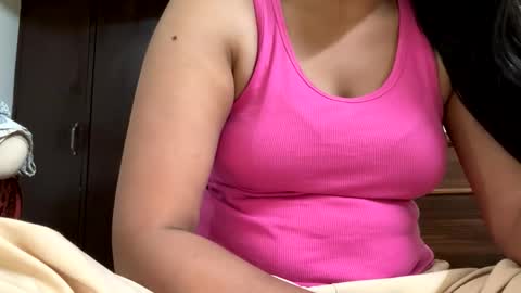 taniya_roy4628 online show from May 9, 11:38 am