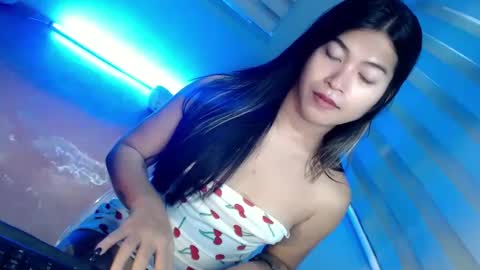 Snapshot of tasteofinnocent69 chatting on January 20, 7:36 am   online show from January 20, 7:36 am