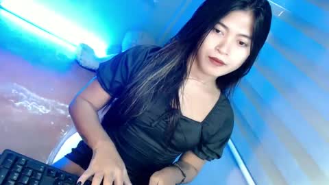 Snapshot of tasteofinnocent69 chatting on January 17, 6:15 am   online show from January 17, 6:15 am