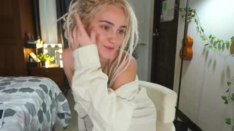 Snapshot of tasty_tomato chatting on January 10, 8:29 am RHEA  pronanciation like Reya   online show from January 10, 8:29 am