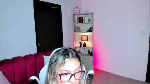 tatiana_mendoza online show from October 4, 7:33 pm