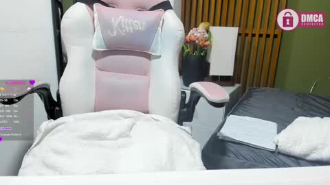 Snapshot of tatiana_vegha chatting on February 26, 12:38 pm i am tatiana online show from February 26, 12:38 pm