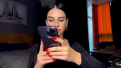 Tati online show from September 26, 11:40 am