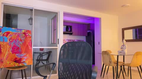 Jonathan  Juan online show from December 4, 5:43 am