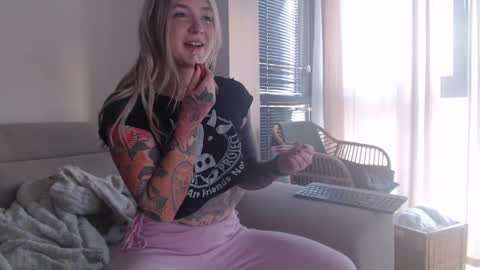 tattoobbgirl online show from November 28, 3:30 pm