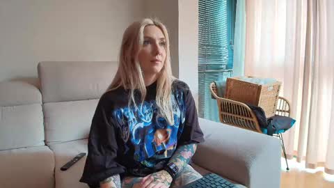 tattoobbgirl online show from April 11, 1:26 pm